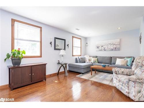 63 Broadview Street, Collingwood, ON - Indoor Photo Showing Living Room