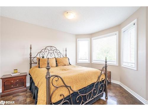 104 Madelaine Drive, Barrie, ON - Indoor Photo Showing Bedroom