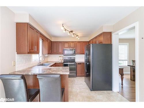 104 Madelaine Drive, Barrie, ON - Indoor Photo Showing Kitchen