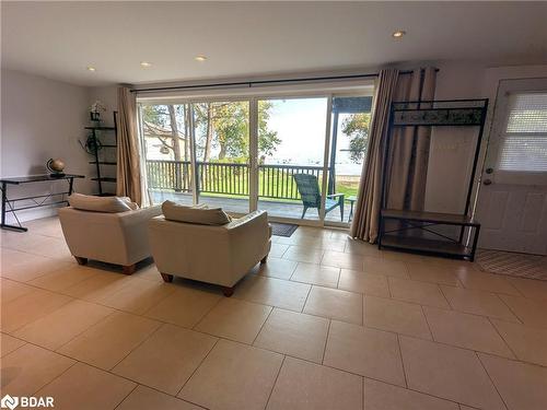 1753 Cross Street, Innisfil, ON - Indoor Photo Showing Living Room