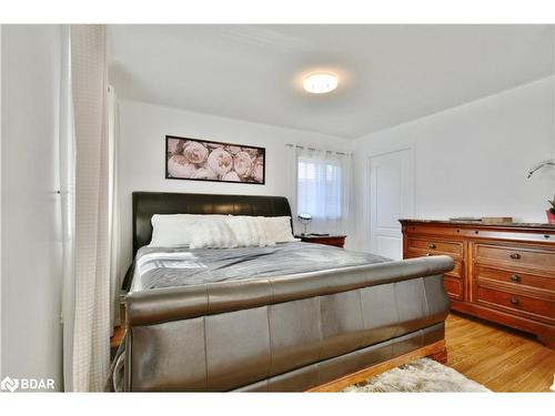 33 Speirs Road, Barrie, ON - Indoor Photo Showing Bedroom