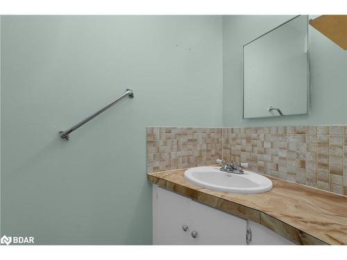 65 Daphne Crescent, Barrie, ON - Indoor Photo Showing Bathroom