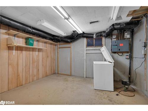 65 Daphne Crescent, Barrie, ON - Indoor Photo Showing Laundry Room