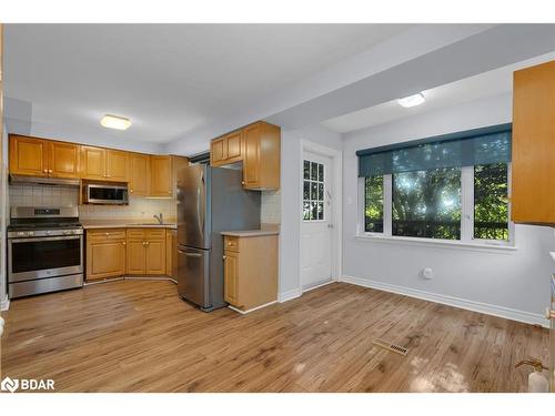 65 Daphne Crescent, Barrie, ON - Indoor Photo Showing Kitchen