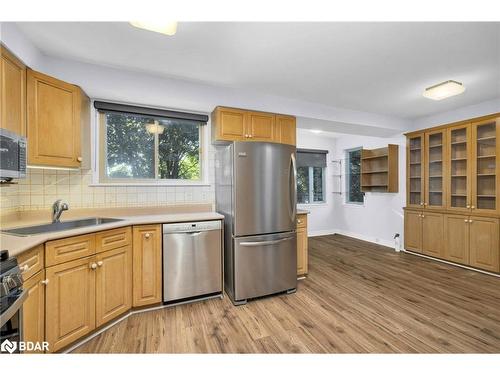 65 Daphne Crescent, Barrie, ON - Indoor Photo Showing Kitchen