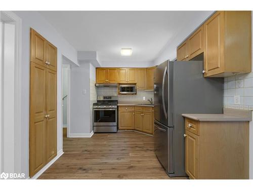 65 Daphne Crescent, Barrie, ON - Indoor Photo Showing Kitchen