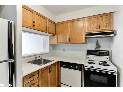 801-140 Dunlop Street E, Barrie, ON - Indoor Photo Showing Kitchen