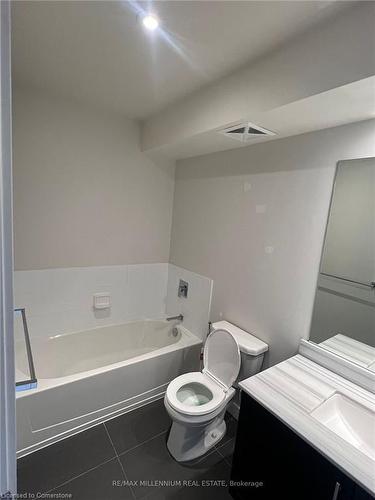 10-4020 Parkside Village Drive, Mississauga, ON - Indoor Photo Showing Bathroom