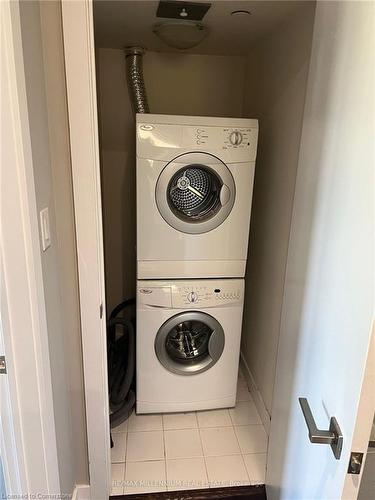 10-4020 Parkside Village Drive, Mississauga, ON - Indoor Photo Showing Laundry Room