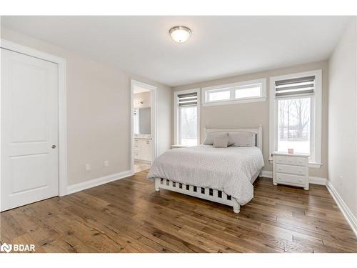 4428 North Valley Lane, Severn, ON - Indoor Photo Showing Bedroom