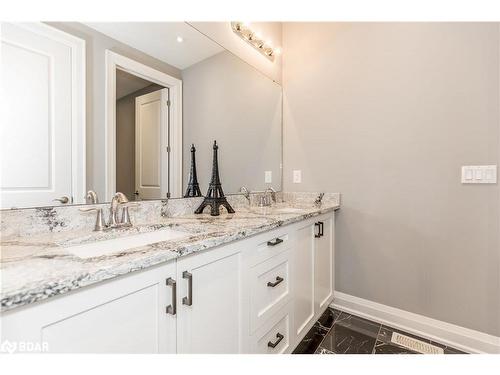 4428 North Valley Lane, Severn, ON - Indoor Photo Showing Bathroom