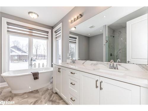 4428 North Valley Lane, Severn, ON - Indoor Photo Showing Bathroom