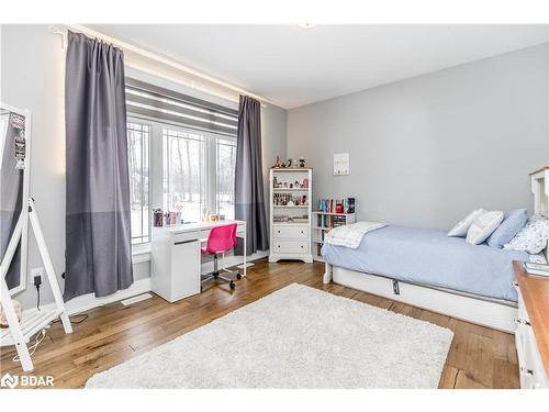 4428 North Valley Lane, Severn, ON - Indoor Photo Showing Bedroom