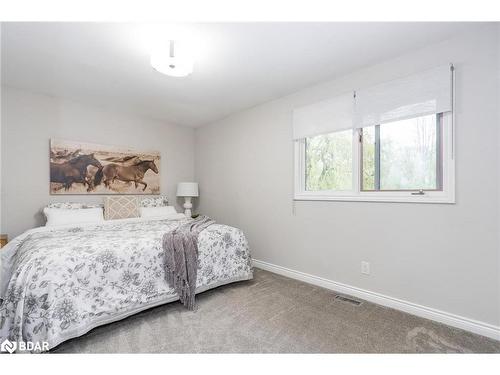 2904 20Th Side Road, Beeton, ON - Indoor Photo Showing Bedroom