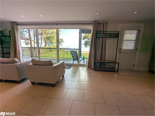 1753 Cross Street, Innisfil, ON - Indoor Photo Showing Living Room