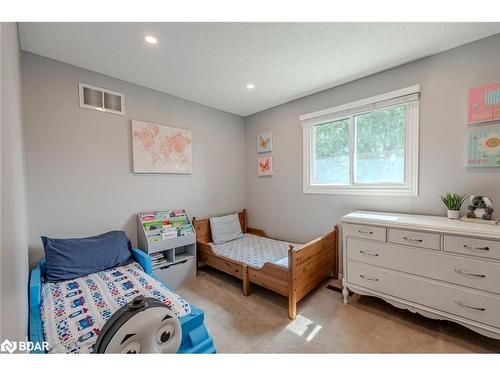 199 Hanmer Street W, Barrie, ON - Indoor Photo Showing Bedroom