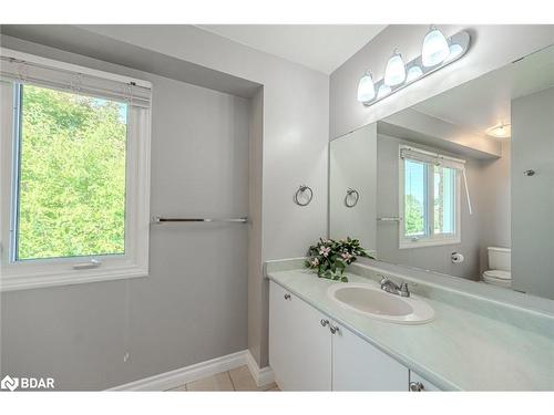 199 Hanmer Street W, Barrie, ON - Indoor Photo Showing Bathroom