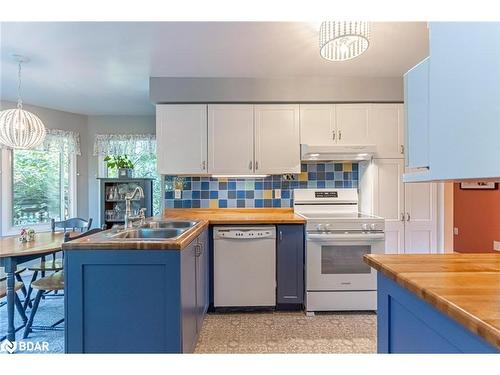 34 Ward Drive, Barrie, ON - Indoor Photo Showing Kitchen With Double Sink