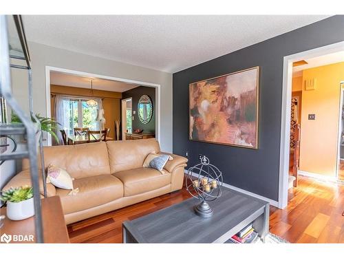 34 Ward Drive, Barrie, ON - Indoor Photo Showing Living Room