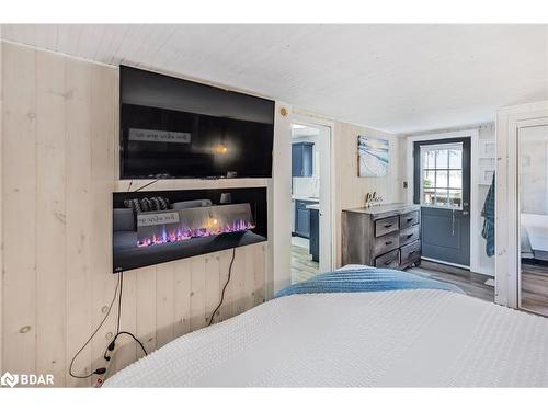 130 Crawford Road, Kawartha Lakes, ON - Indoor Photo Showing Bedroom