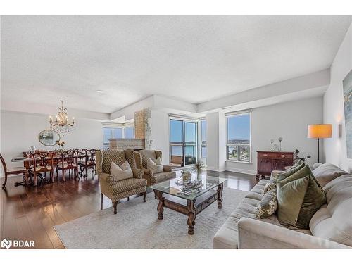 Ph1 1-2 Toronto Street, Barrie, ON - Indoor Photo Showing Living Room