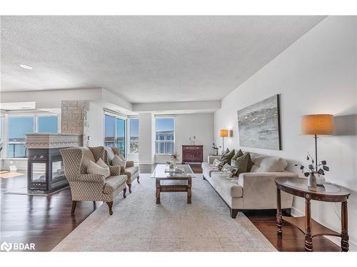 Ph1 1-2 Toronto Street, Barrie, ON - Indoor Photo Showing Living Room