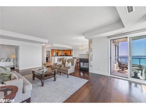 Ph1 1-2 Toronto Street, Barrie, ON - Indoor Photo Showing Living Room