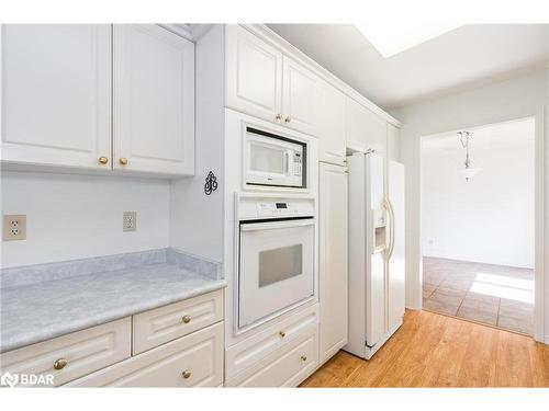 5 Valentini Avenue, Holland Landing, ON - Indoor Photo Showing Kitchen