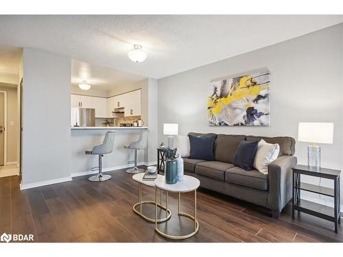 805-140 Dunlop Street E, Barrie, ON - Indoor Photo Showing Living Room