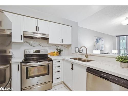 805-140 Dunlop Street E, Barrie, ON - Indoor Photo Showing Kitchen With Stainless Steel Kitchen With Double Sink With Upgraded Kitchen