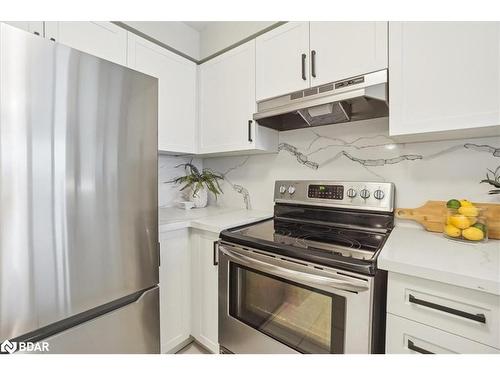 805-140 Dunlop Street E, Barrie, ON - Indoor Photo Showing Kitchen With Stainless Steel Kitchen