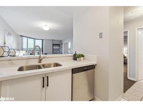 805-140 Dunlop Street E, Barrie, ON - Indoor Photo Showing Kitchen With Double Sink