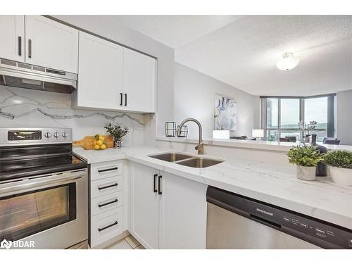 805-140 Dunlop Street E, Barrie, ON - Indoor Photo Showing Kitchen With Stainless Steel Kitchen With Double Sink With Upgraded Kitchen