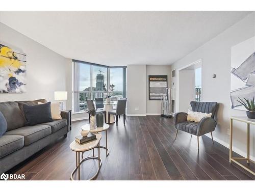 805-140 Dunlop Street E, Barrie, ON - Indoor Photo Showing Living Room