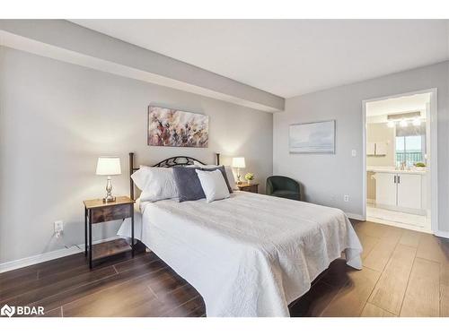 805-140 Dunlop Street E, Barrie, ON - Indoor Photo Showing Bedroom