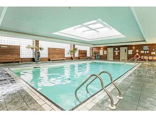 805-140 Dunlop Street E, Barrie, ON - Indoor Photo Showing Other Room With In Ground Pool