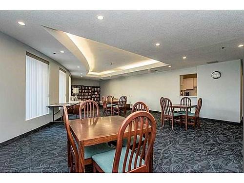 805-140 Dunlop Street E, Barrie, ON - Indoor Photo Showing Dining Room