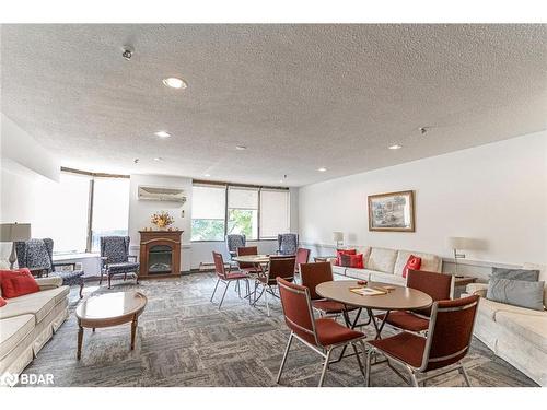 701-181 Collier Street, Barrie, ON - Indoor Photo Showing Living Room