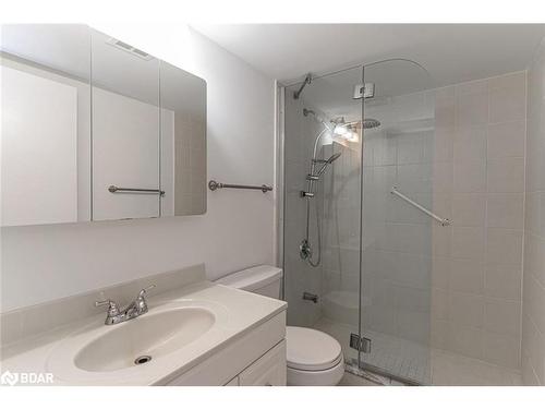 701-181 Collier Street, Barrie, ON - Indoor Photo Showing Bathroom