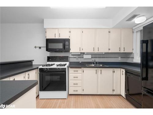 123 Escarpment Crescent, Collingwood, ON - Indoor Photo Showing Kitchen With Double Sink