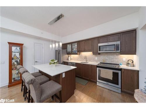 101-300 Essa Road E, Barrie, ON - Indoor Photo Showing Kitchen With Upgraded Kitchen