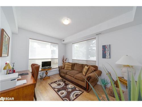 101-300 Essa Road E, Barrie, ON - Indoor Photo Showing Living Room