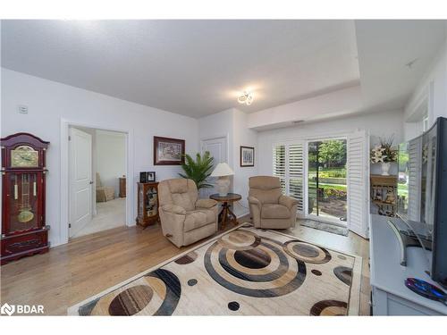 101-300 Essa Road E, Barrie, ON - Indoor Photo Showing Living Room