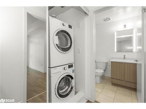 102-90 Canon Jackson Drive, Toronto, ON - Indoor Photo Showing Laundry Room