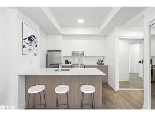 102-90 Canon Jackson Drive, Toronto, ON - Indoor Photo Showing Kitchen With Double Sink