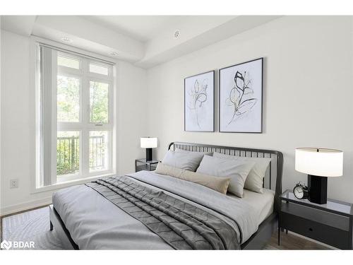 102-90 Canon Jackson Drive, Toronto, ON - Indoor Photo Showing Bedroom