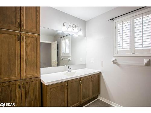 59 Livingstone Street E, Barrie, ON - Indoor Photo Showing Bathroom