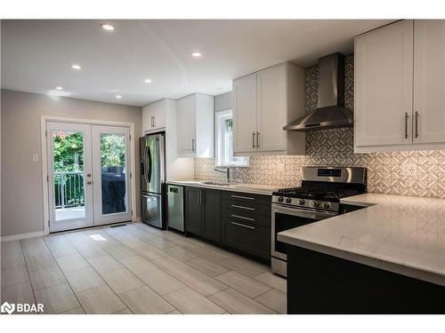 59 Livingstone Street E, Barrie, ON - Indoor Photo Showing Kitchen With Upgraded Kitchen