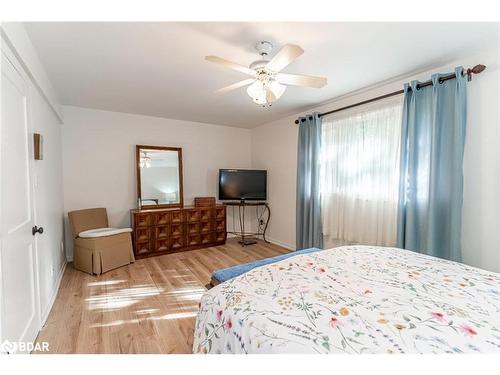 29-360 Blake Street, Barrie, ON - Indoor Photo Showing Bedroom