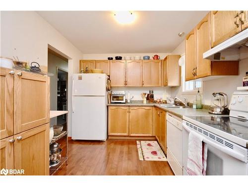 16 Louise Lane, Orillia, ON - Indoor Photo Showing Kitchen With Double Sink